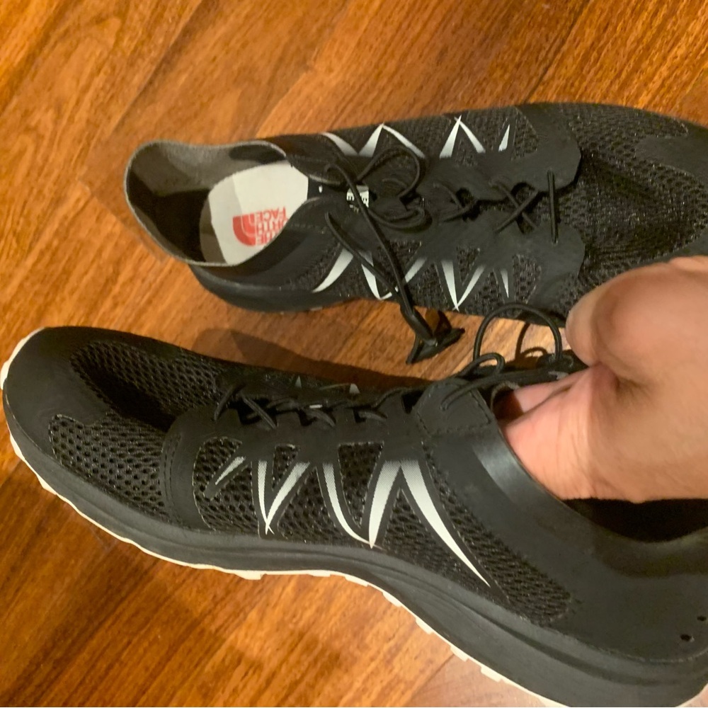 Running shoes the Northface lite wave flow lace shoes size:9us,8uk,42eu,Jp27